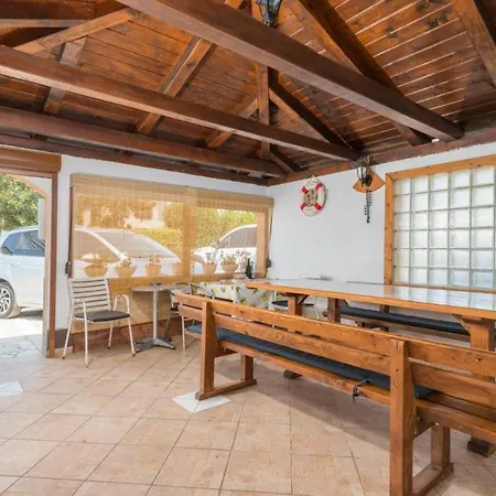 And With Parking Space - 13742 Guest house Fazana