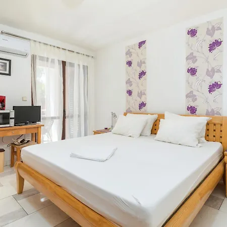 And With Parking Space - 13742 Guest house