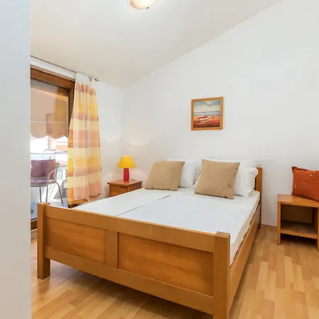 And With Parking Space - 13742 Guest house 3*