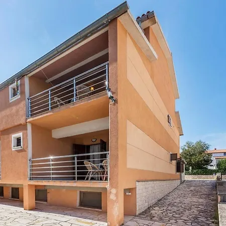 And With Parking Space - 13742 Guest house Fazana