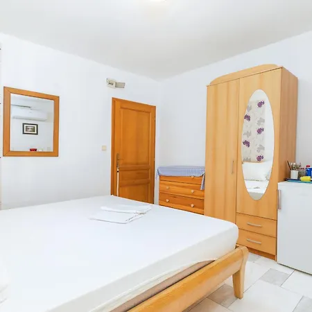 And With Parking Space - 13742 Guest house