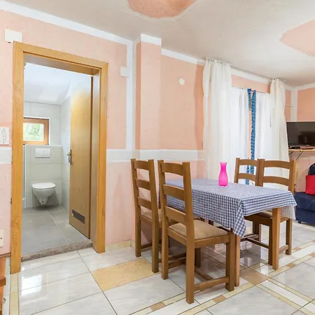 Guest house And With Parking Space - 13742