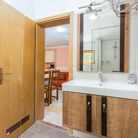Guest house And With Parking Space - 13742 Fazana