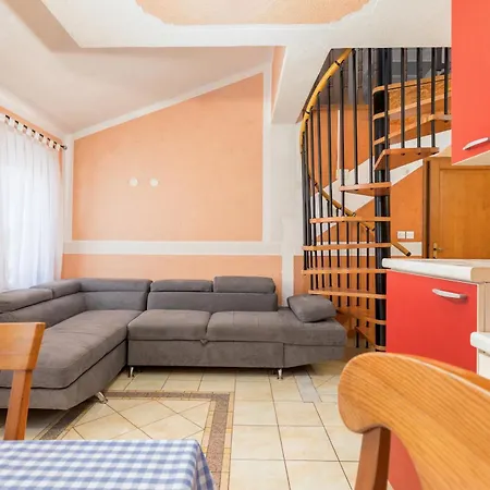 And With Parking Space - 13742 Guest house 3*