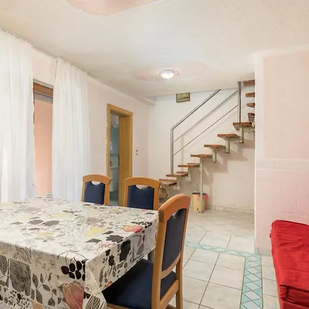 And With Parking Space - 13742 Guest house 3*