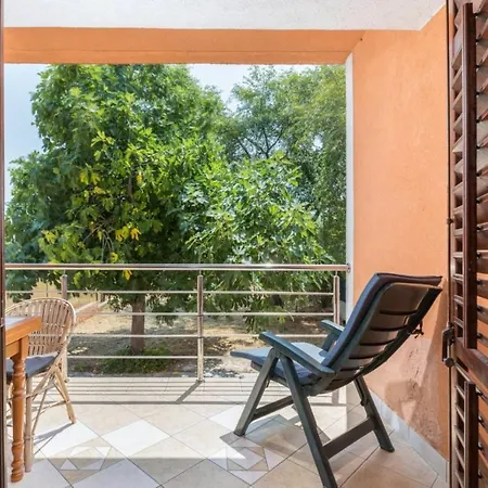 Guest house And With Parking Space - 13742 Fazana