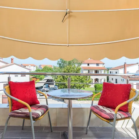 And With Parking Space - 13742 Fažana